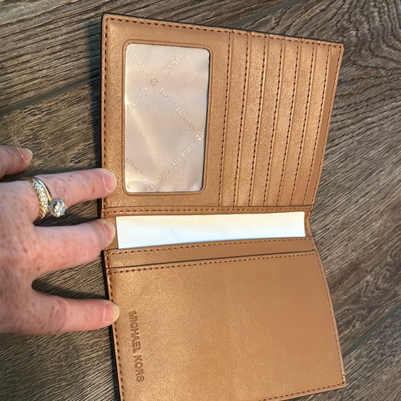 Michael Kors Brown Monogram Key & Card Holder - Picture 2 of 4